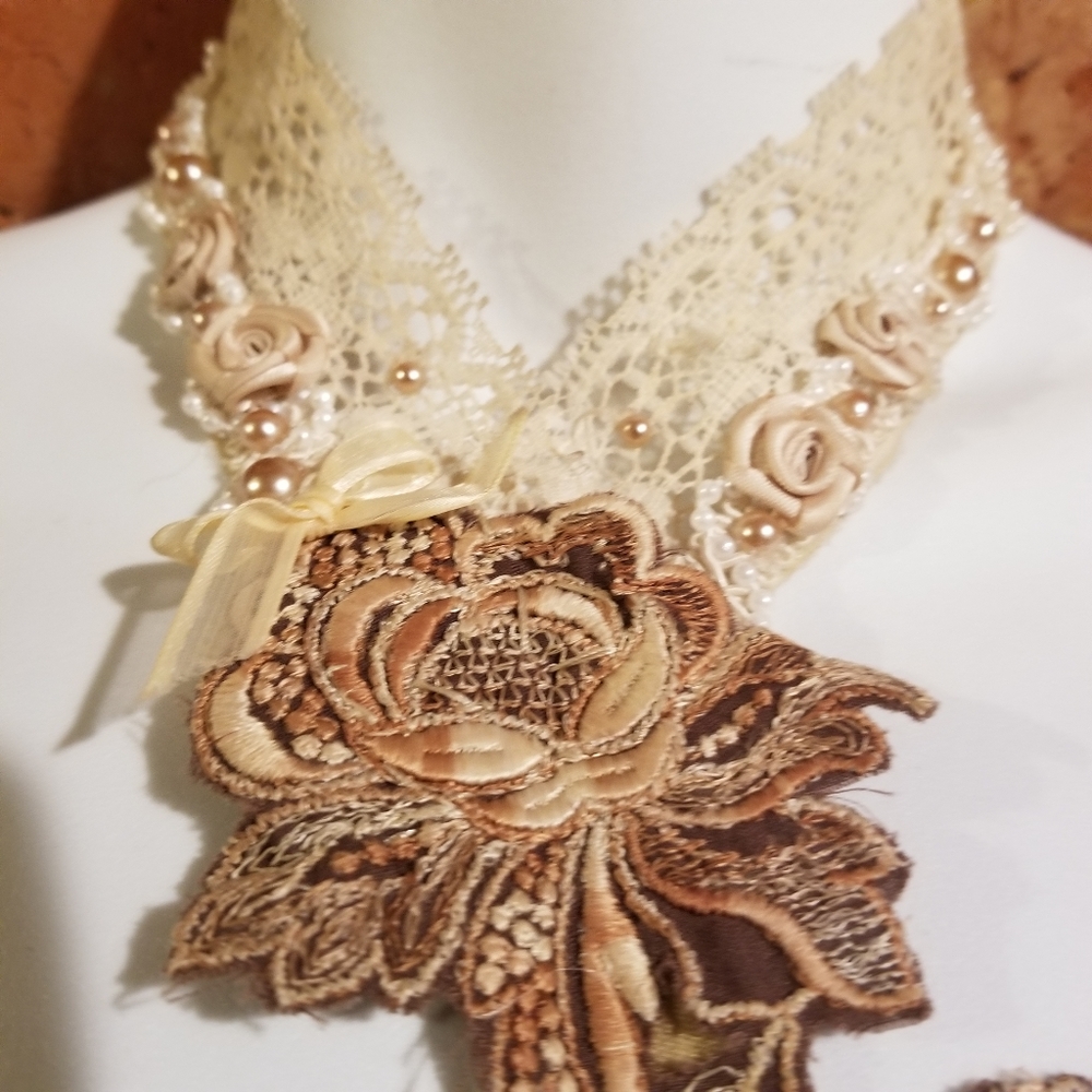 Collar - Picture 3 of 4